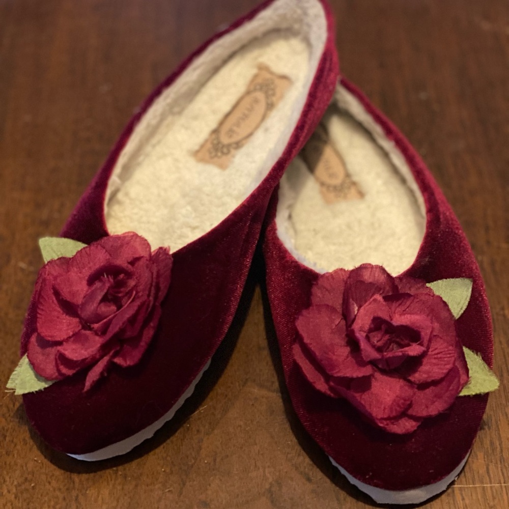 Joyfolie Slippers Size Y2 Worn Once Like New!